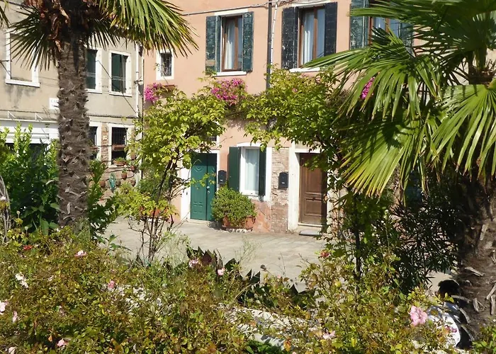 Sestiere Dorsoduro, A Due Passi Da Zattere